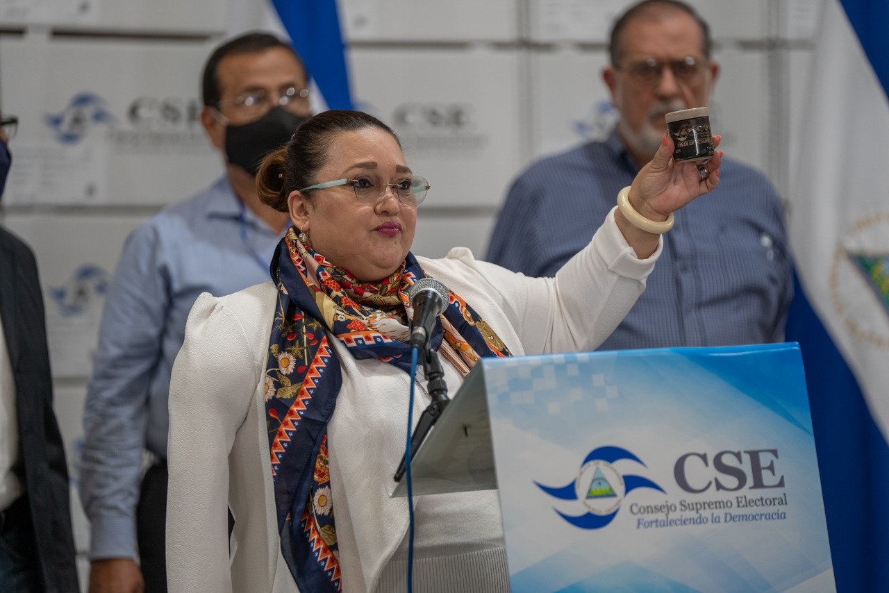 CSE constata seguridad de tinta indeleble que se utilizará en los Comicios Municipales 2022