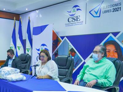 cse-realiza-entrega-oficial-de-credenciales-de-fiscales-de-juntas-receptoras-de-votos-ref